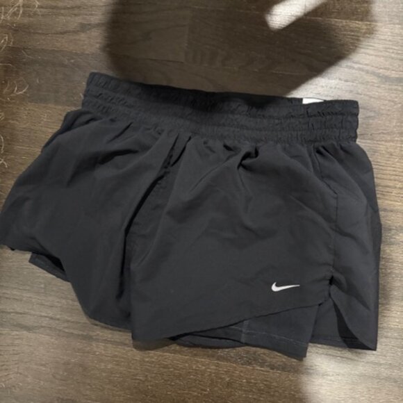 Nike One Dri-FIT High-Waisted 3-Inch 2-in-1 Shorts (Regular & Tall) - Picture 1 of 2